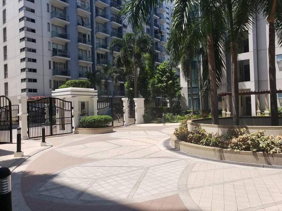 Lovely 2 Bed Room Condo Infront Of Naia Terminal 3 マニラ市 エクステリア 写真